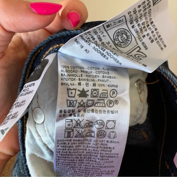 Levi’s denim shorts - Picture 3 of 4